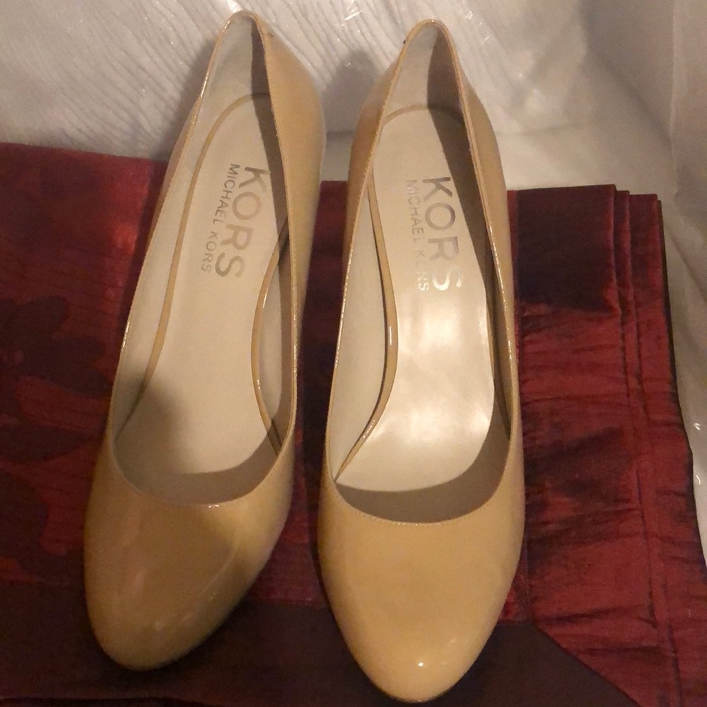MK pattern leather shoes
